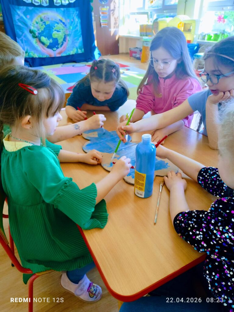 Światowy Dzień Ziemi w grupie "Motylki".