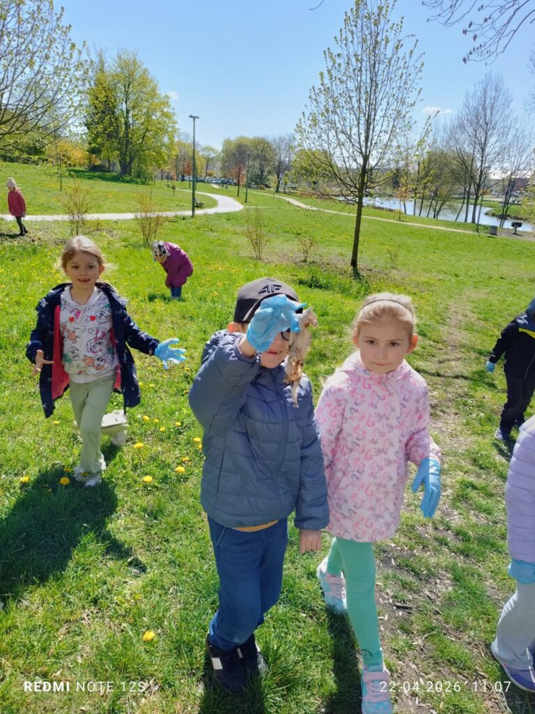 Światowy Dzień Ziemi w grupie "Motylki".