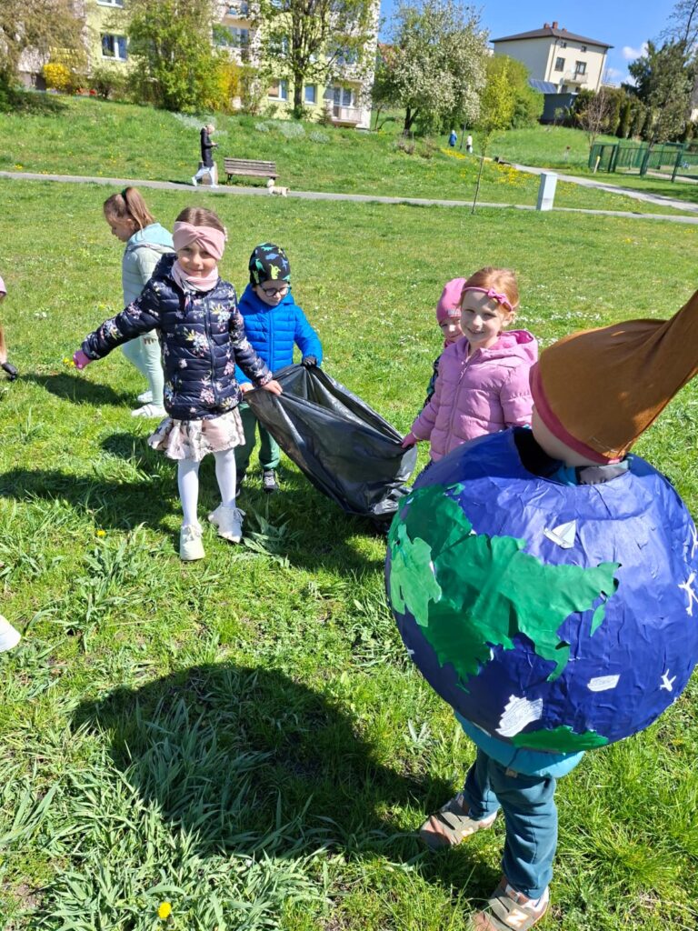 Międzynarodowy Dzień Ziemi w grupie "Wiewiórki".