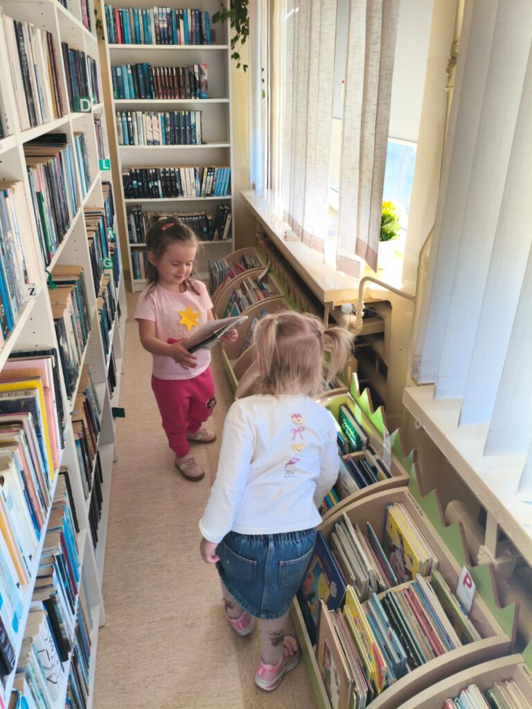 Wycieczka do biblioteki.