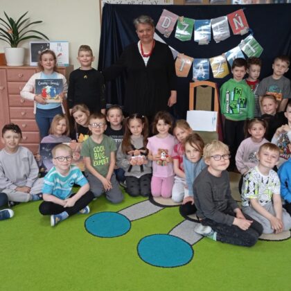 Dzień Książki w grupie "Pszczółki".