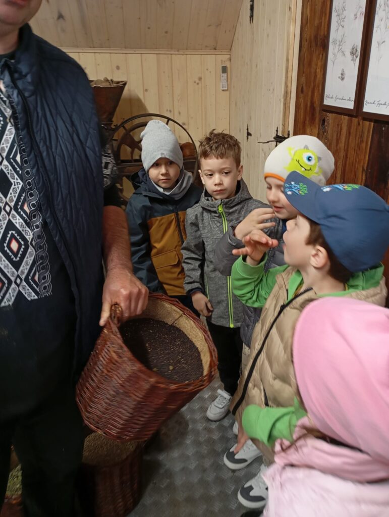 Wycieczka do olejarni Zagłoba - grupa "Pszczółki".