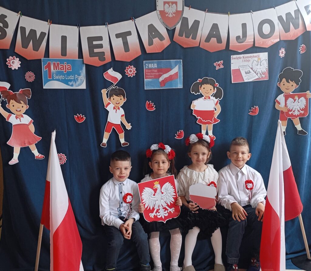 Święta Majowe w grupie "Pszczółki".