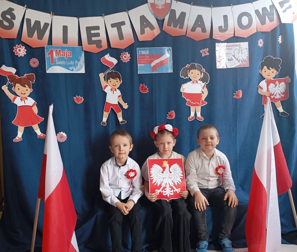 Święta Majowe w grupie "Pszczółki".