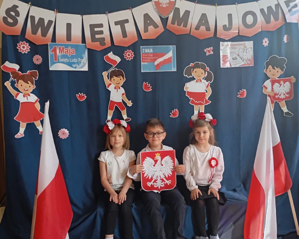 Święta Majowe w grupie "Pszczółki".