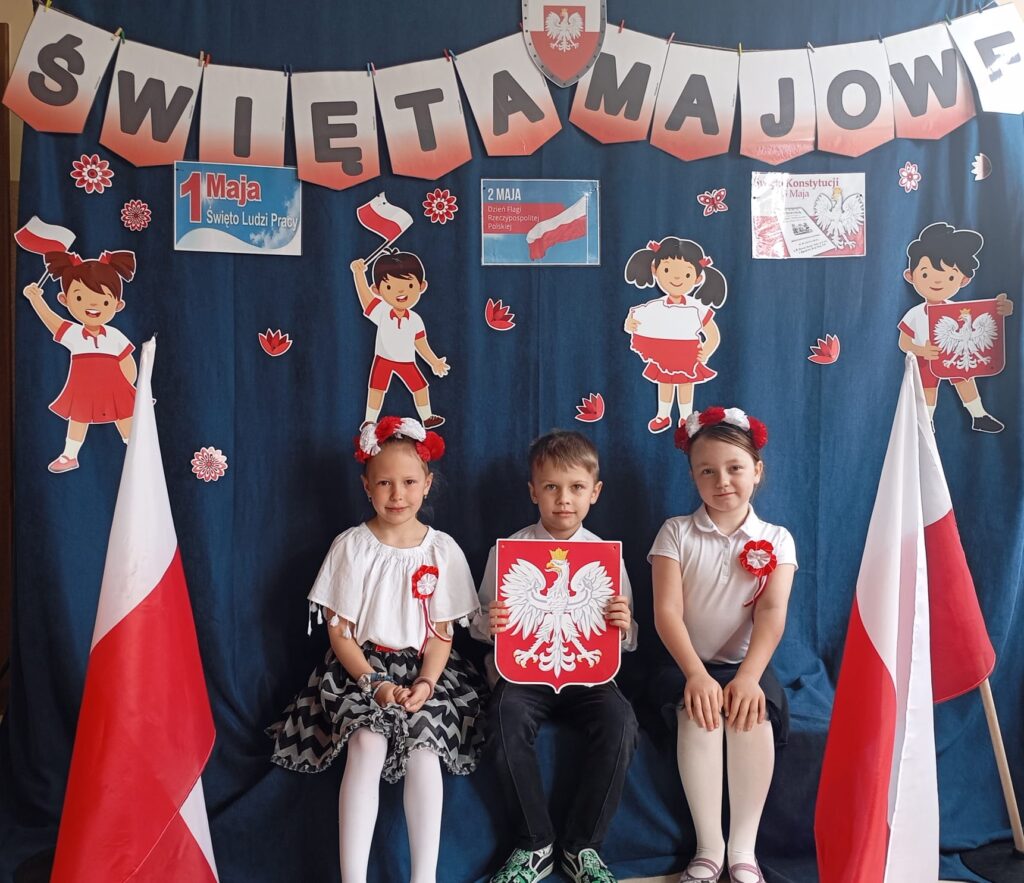 Święta Majowe w grupie "Pszczółki".