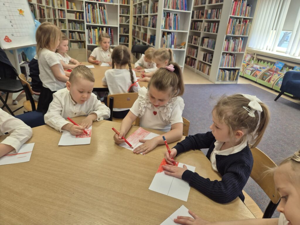 Wycieczka do Miejsko-Gminnej Biblioteki Publicznej w Busku-Zdroju - grupa "Wiewiórki".