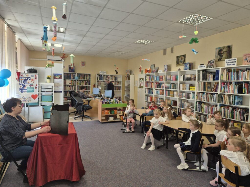 Wycieczka do Miejsko-Gminnej Biblioteki Publicznej w Busku-Zdroju - grupa "Wiewiórki".