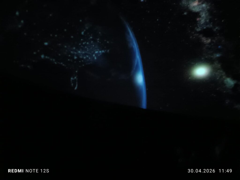 „Edukacyjna podróż do świata astronomii" – wizyta Mobilnego Planetarium w Publicznym Przedszkolu Nr 2 w Busku-Zdroju.