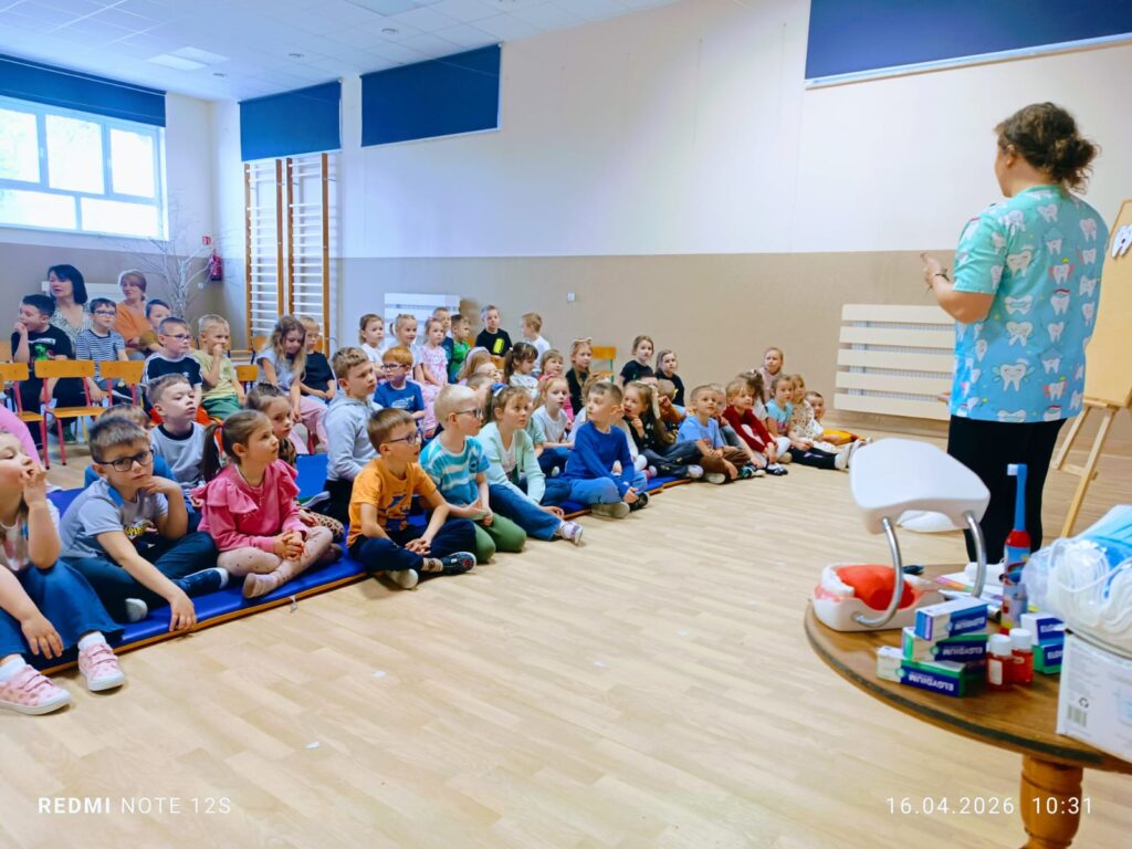 „Dbamy o zdrowy uśmiech – spotkanie z higienistką stomatologiczną”.