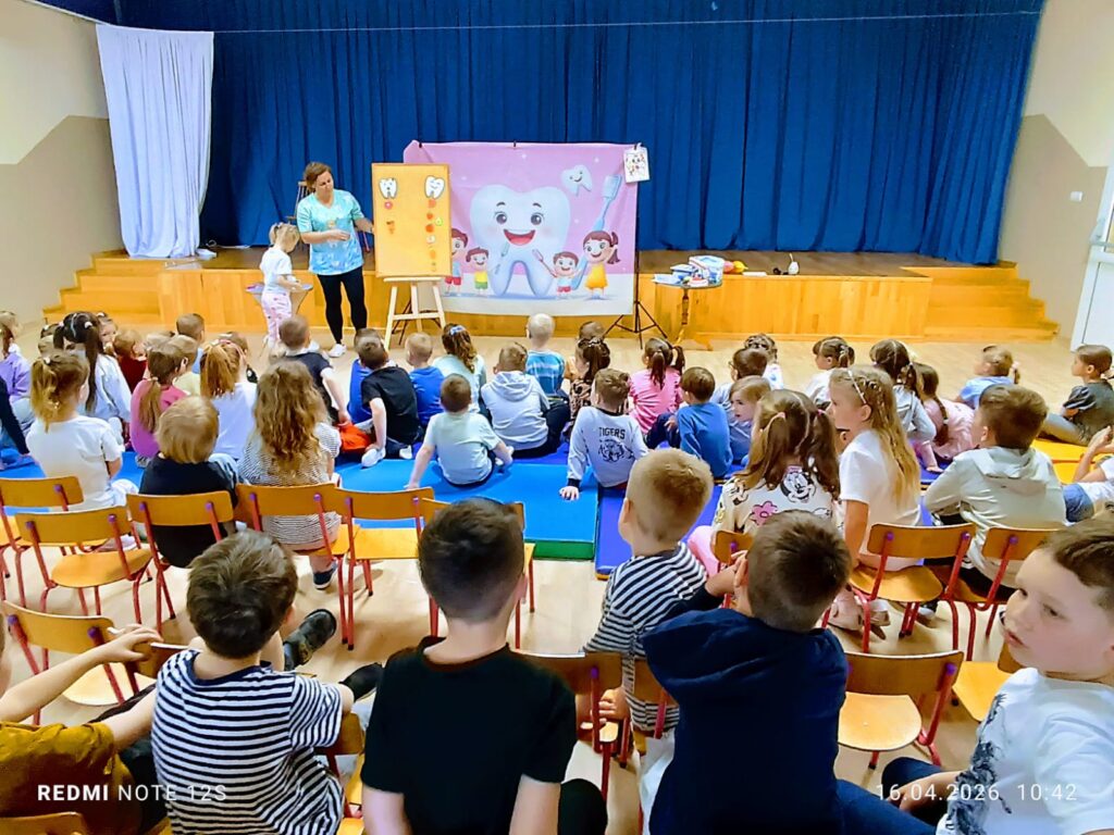 „Dbamy o zdrowy uśmiech – spotkanie z higienistką stomatologiczną”.