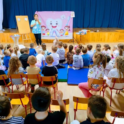 „Dbamy o zdrowy uśmiech – spotkanie z higienistką stomatologiczną”.