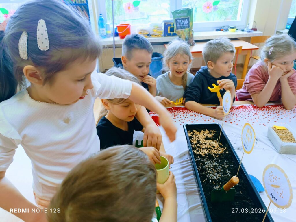 „Motylki” zakładają swój wiosenny ogródek.