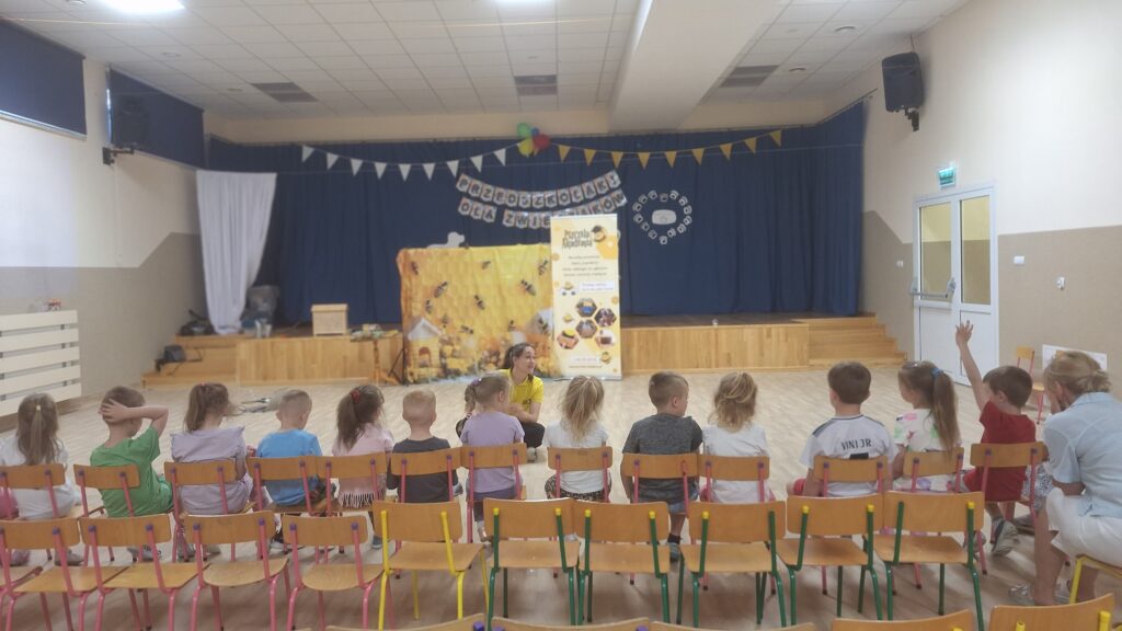 DZIEŃ PSZCZÓŁ - ŻYRAFKI 