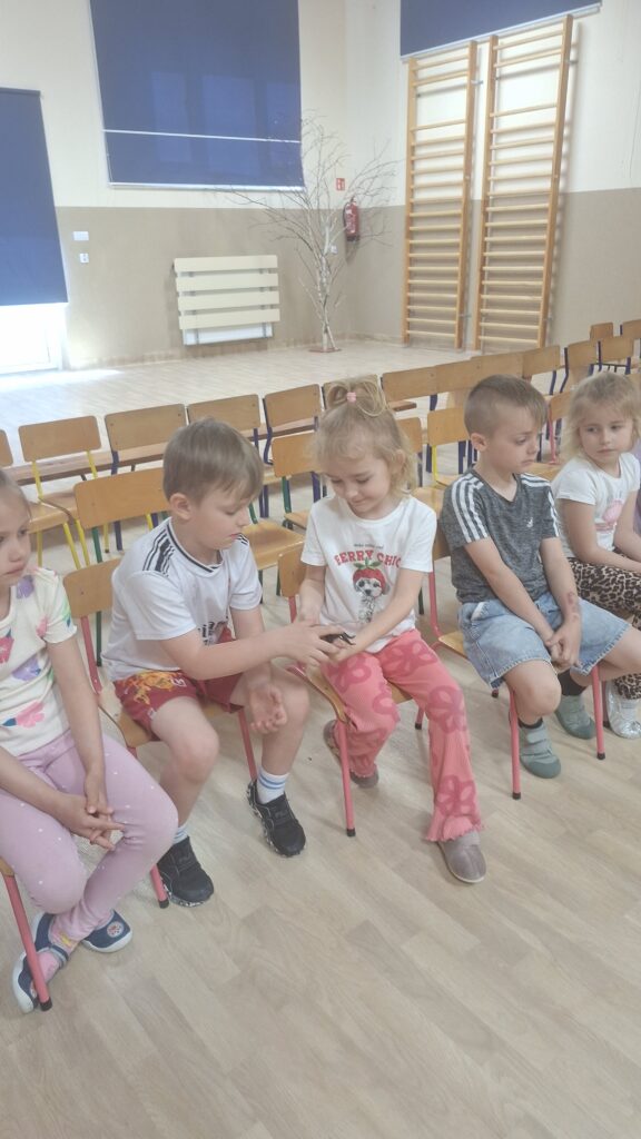 DZIEŃ PSZCZÓŁ - ŻYRAFKI 