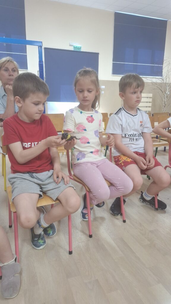DZIEŃ PSZCZÓŁ - ŻYRAFKI 