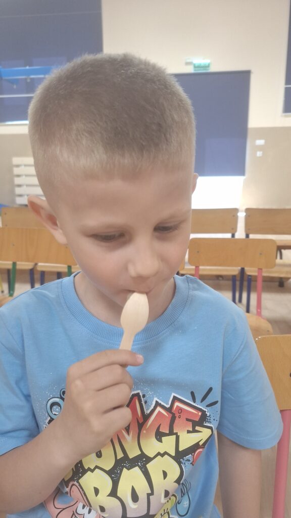 DZIEŃ PSZCZÓŁ - ŻYRAFKI 