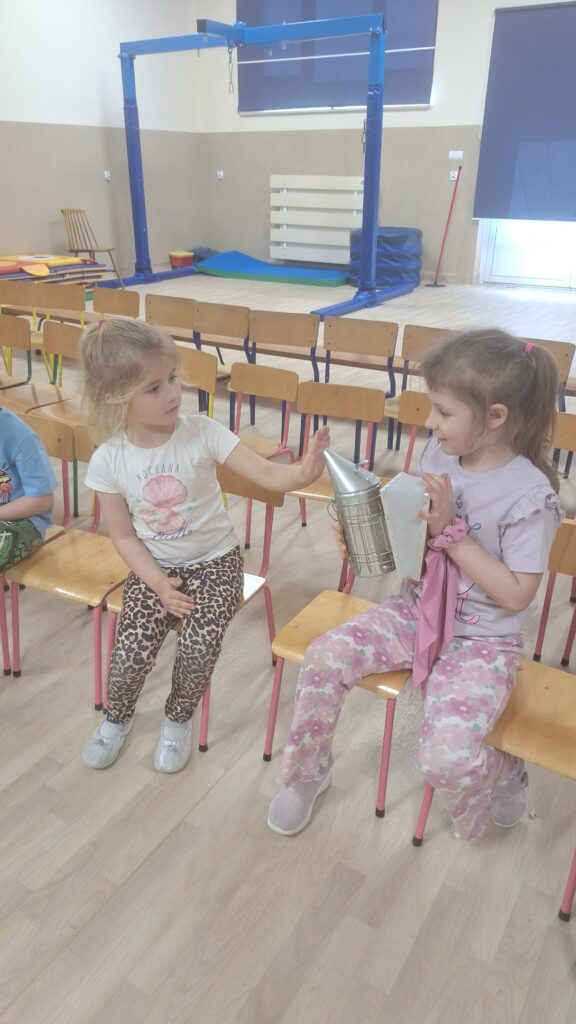 DZIEŃ PSZCZÓŁ - ŻYRAFKI 
