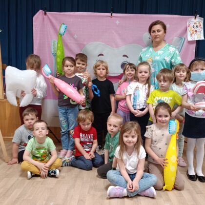 Dbamy o zdrowy uśmiech spotkanie z panią higienistką - grupa Tygryski