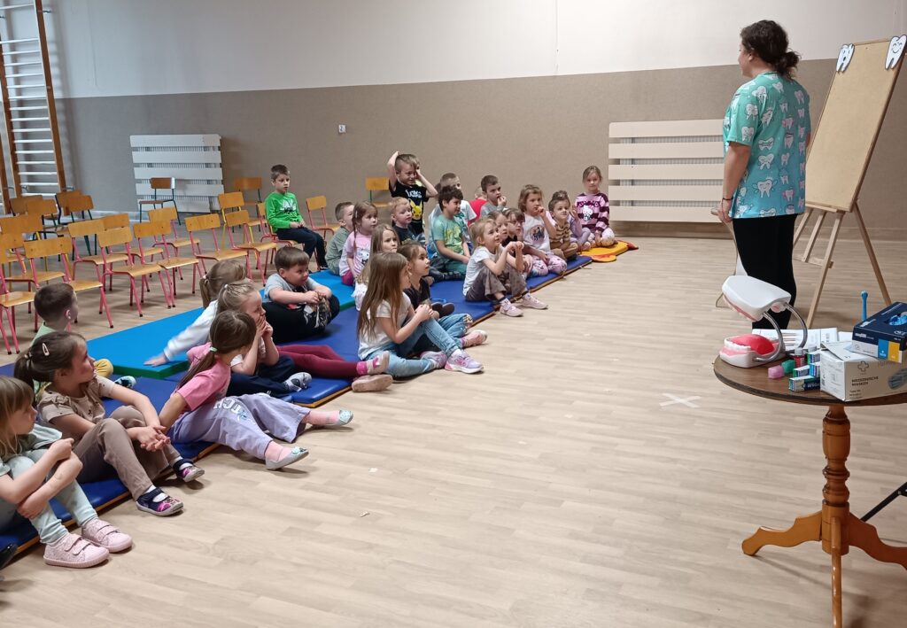 Dbamy o zdrowy uśmiech spotkanie z panią higienistką - grupa Tygryski