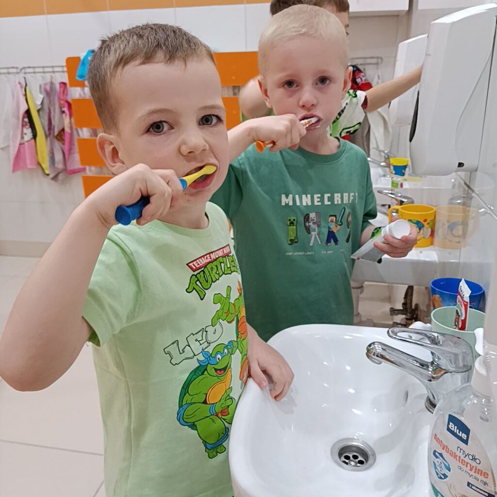 Dbamy o zdrowy uśmiech spotkanie z panią higienistką - grupa Tygryski