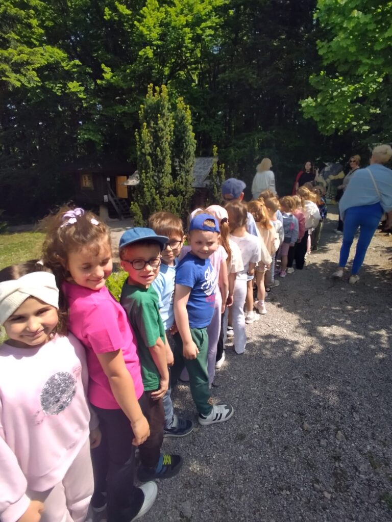 Wycieczka do Parku Rozrywki "Babojagowo" w Hucie Szklanej - grupa "Pszczółki".