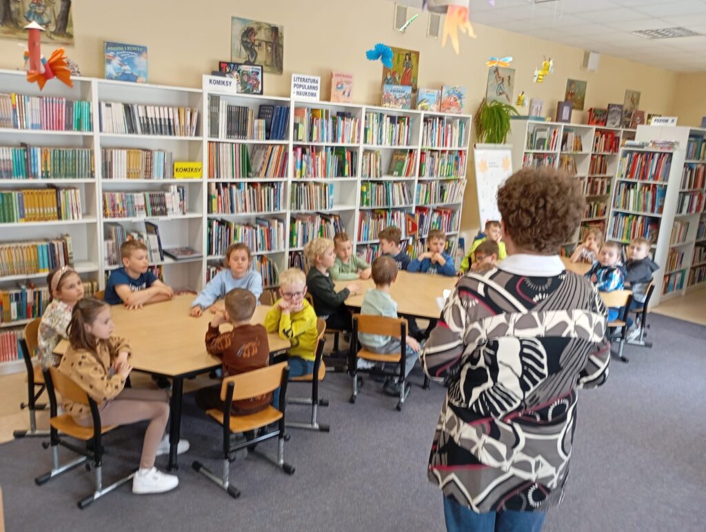 Wyjście do Miejsko-Gminnej Biblioteki Publicznej w Busku-Zdroju - grupa "Pszczółki".