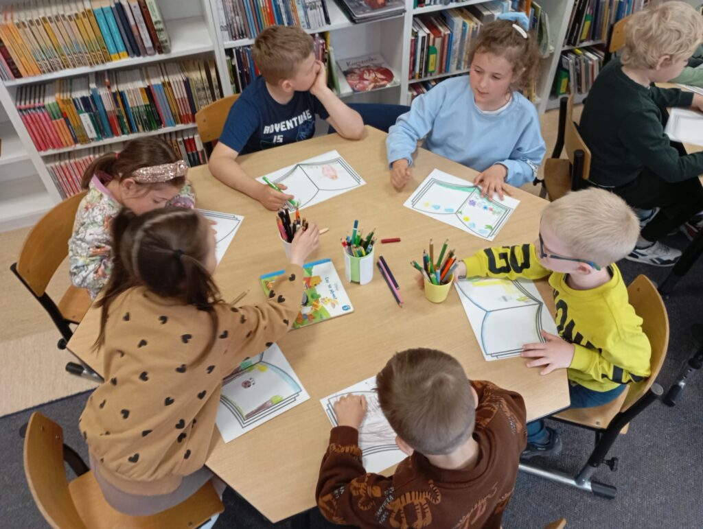 Wyjście do Miejsko-Gminnej Biblioteki Publicznej w Busku-Zdroju - grupa "Pszczółki".