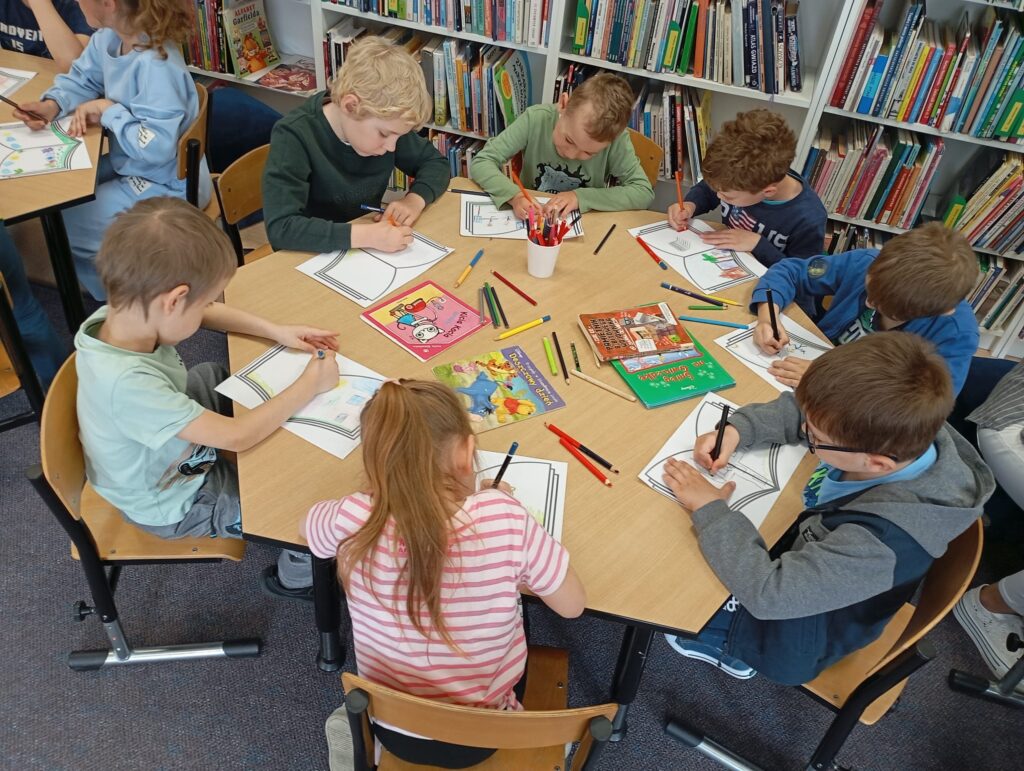 Wyjście do Miejsko-Gminnej Biblioteki Publicznej w Busku-Zdroju - grupa "Pszczółki".