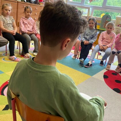 Spotkanie czytelnicze z absolwentem naszego przedszkola.