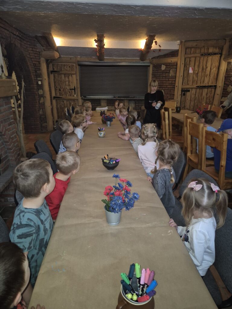 Wycieczka do Parku Rozrywki "Babyjagowo" w Hucie Szklanej - grupa "Wiewiórki".