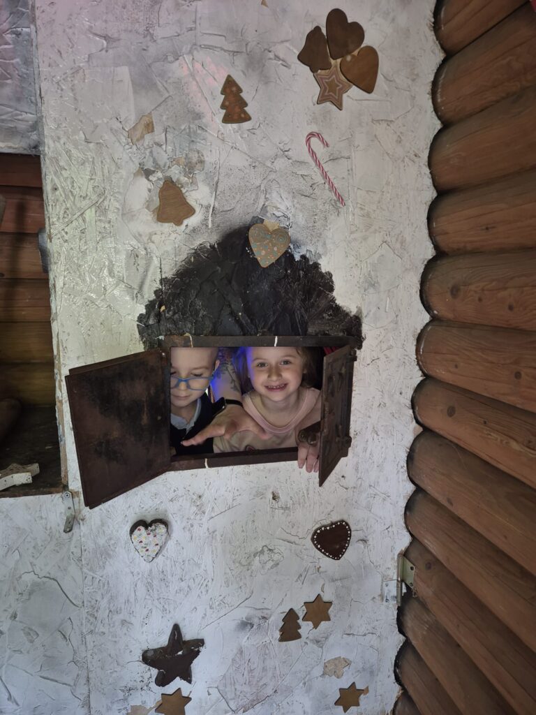 Wycieczka do Parku Rozrywki "Babyjagowo" w Hucie Szklanej - grupa "Wiewiórki".