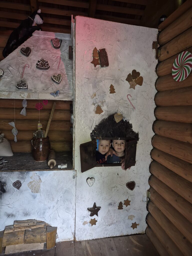 Wycieczka do Parku Rozrywki "Babyjagowo" w Hucie Szklanej - grupa "Wiewiórki".