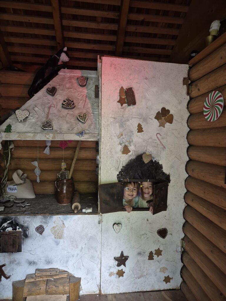 Wycieczka do Parku Rozrywki "Babyjagowo" w Hucie Szklanej - grupa "Wiewiórki".