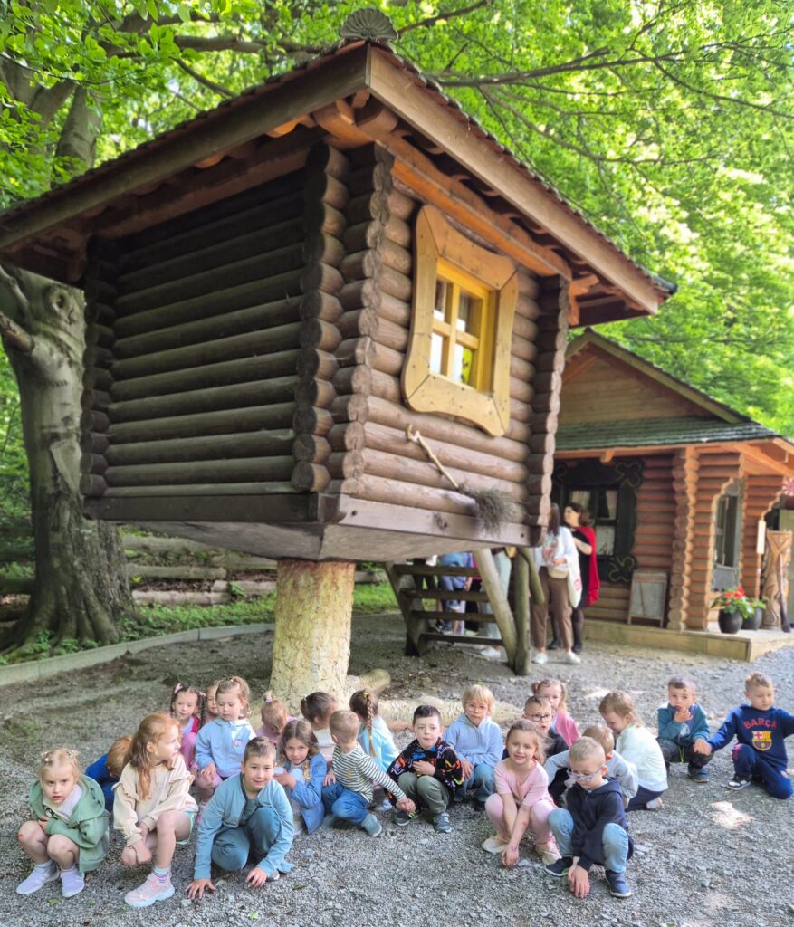 Wycieczka do Parku Rozrywki "Babyjagowo" w Hucie Szklanej - grupa "Wiewiórki".