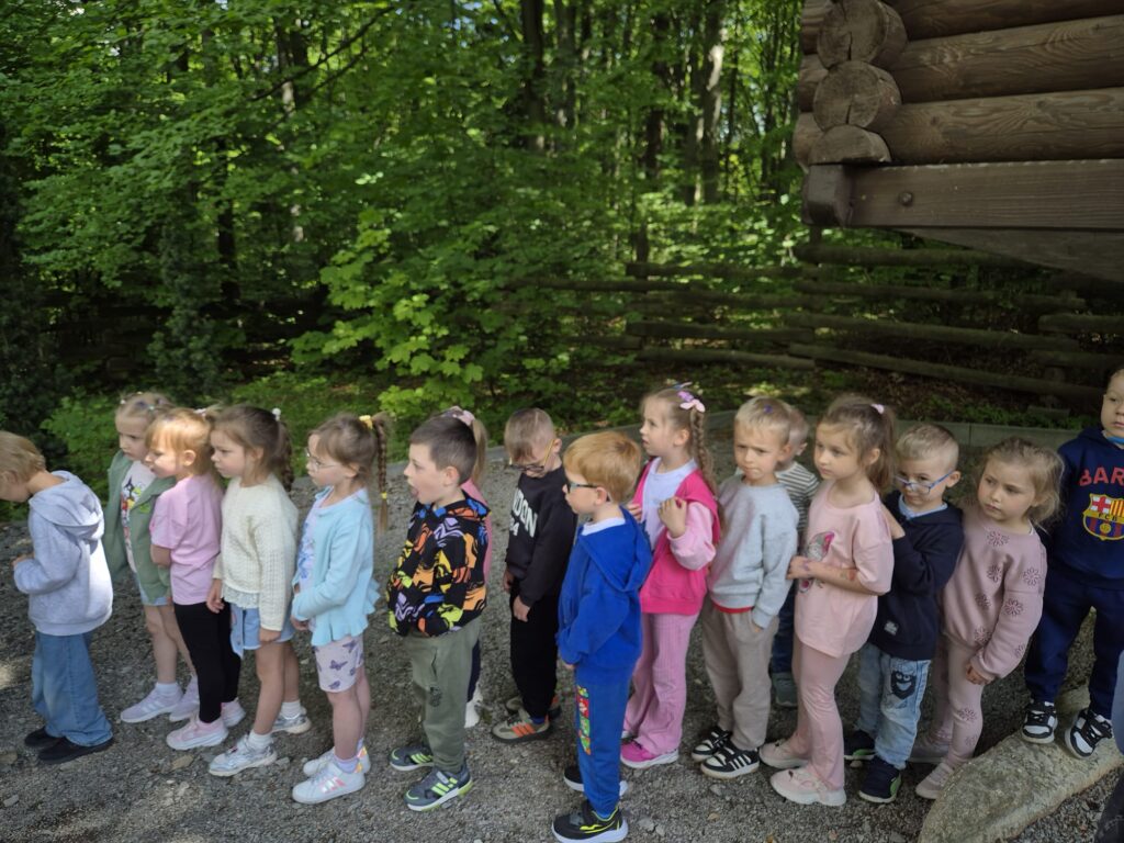 Wycieczka do Parku Rozrywki "Babyjagowo" w Hucie Szklanej - grupa "Wiewiórki".