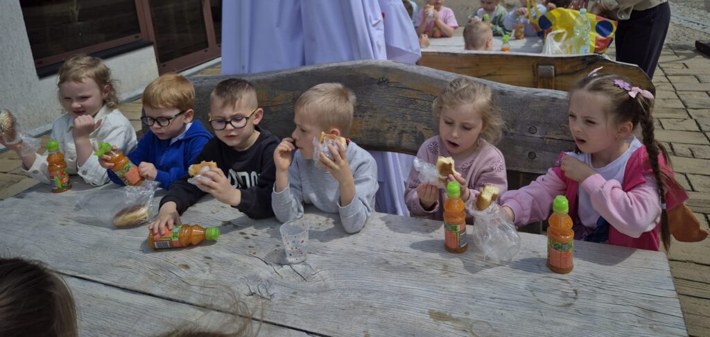 Wycieczka do Parku Rozrywki "Babyjagowo" w Hucie Szklanej - grupa "Wiewiórki".