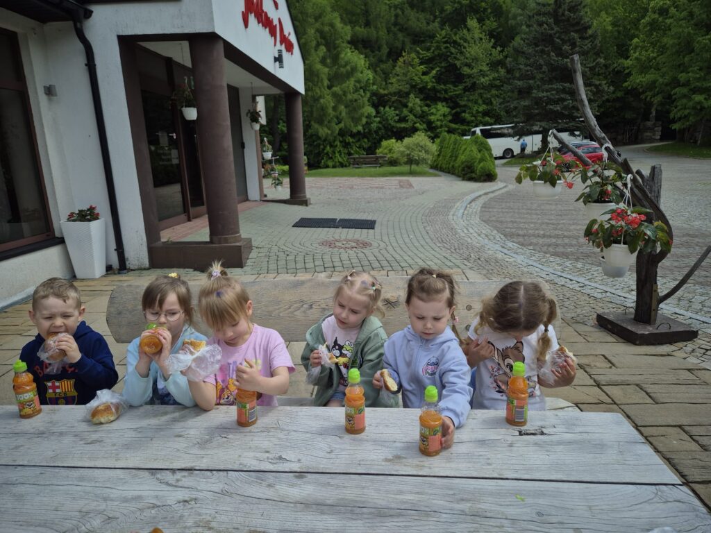 Wycieczka do Parku Rozrywki "Babyjagowo" w Hucie Szklanej - grupa "Wiewiórki".