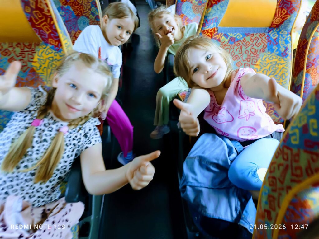 Wycieczka do Parku Rozrywki "Babyjagowo" w Hucie Szklanej - grupa "Motylki".