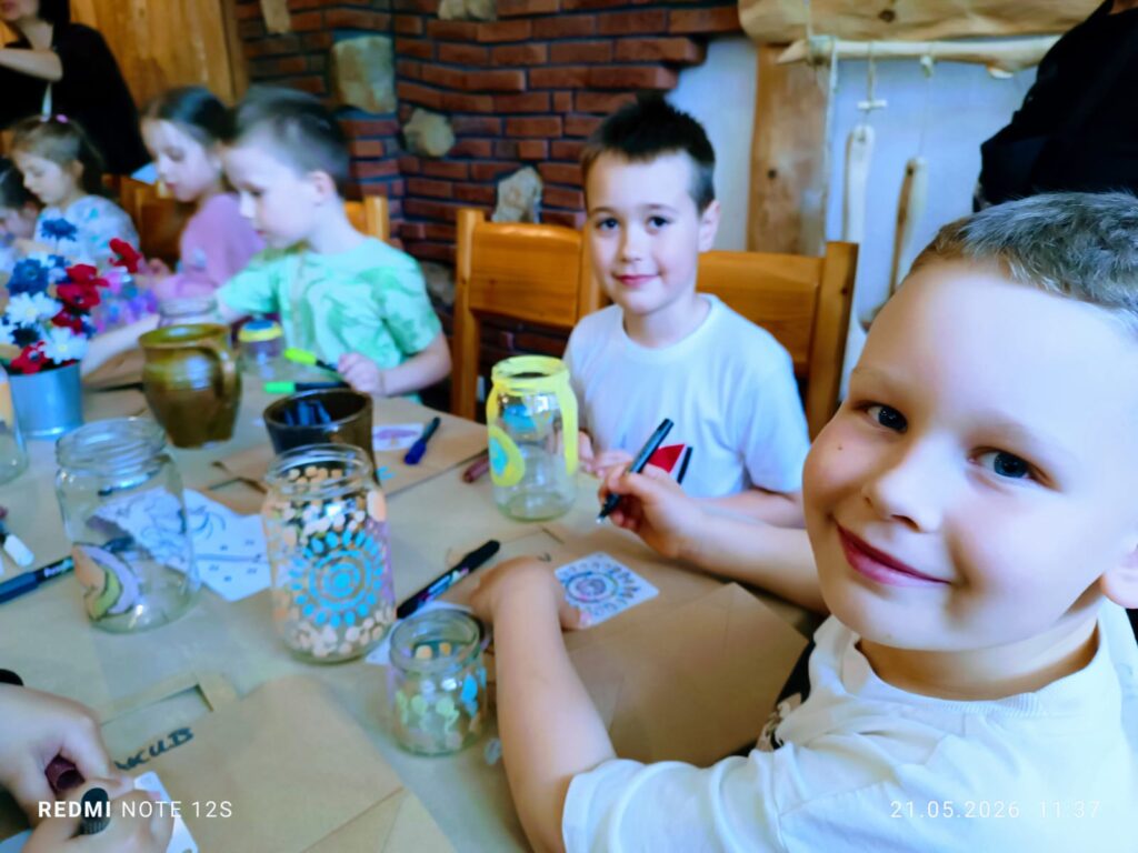 Wycieczka do Parku Rozrywki "Babyjagowo" w Hucie Szklanej - grupa "Motylki".