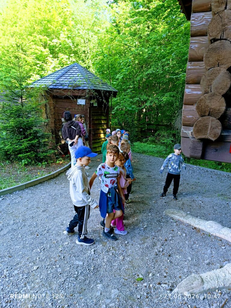 Wycieczka do Parku Rozrywki "Babyjagowo" w Hucie Szklanej - grupa "Motylki".