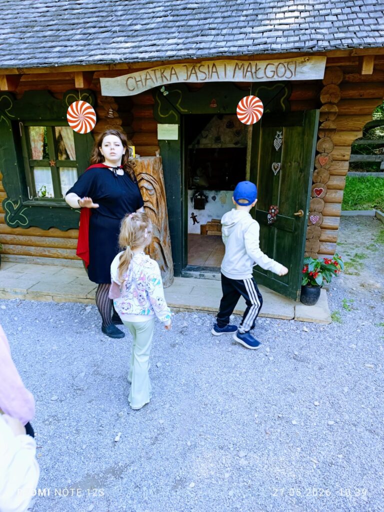 Wycieczka do Parku Rozrywki "Babyjagowo" w Hucie Szklanej - grupa "Motylki".
