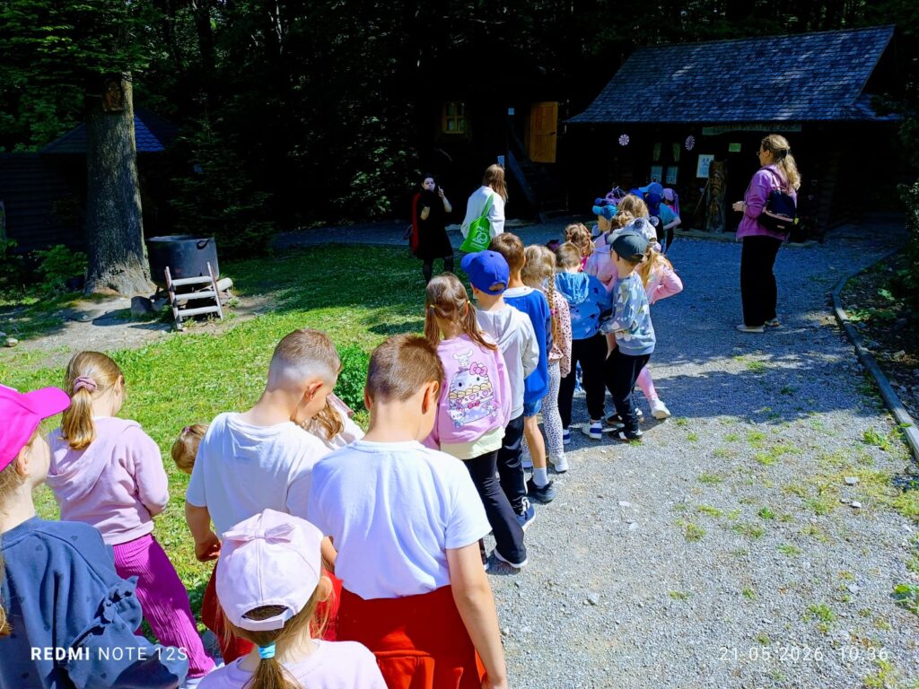 Wycieczka do Parku Rozrywki "Babyjagowo" w Hucie Szklanej - grupa "Motylki".