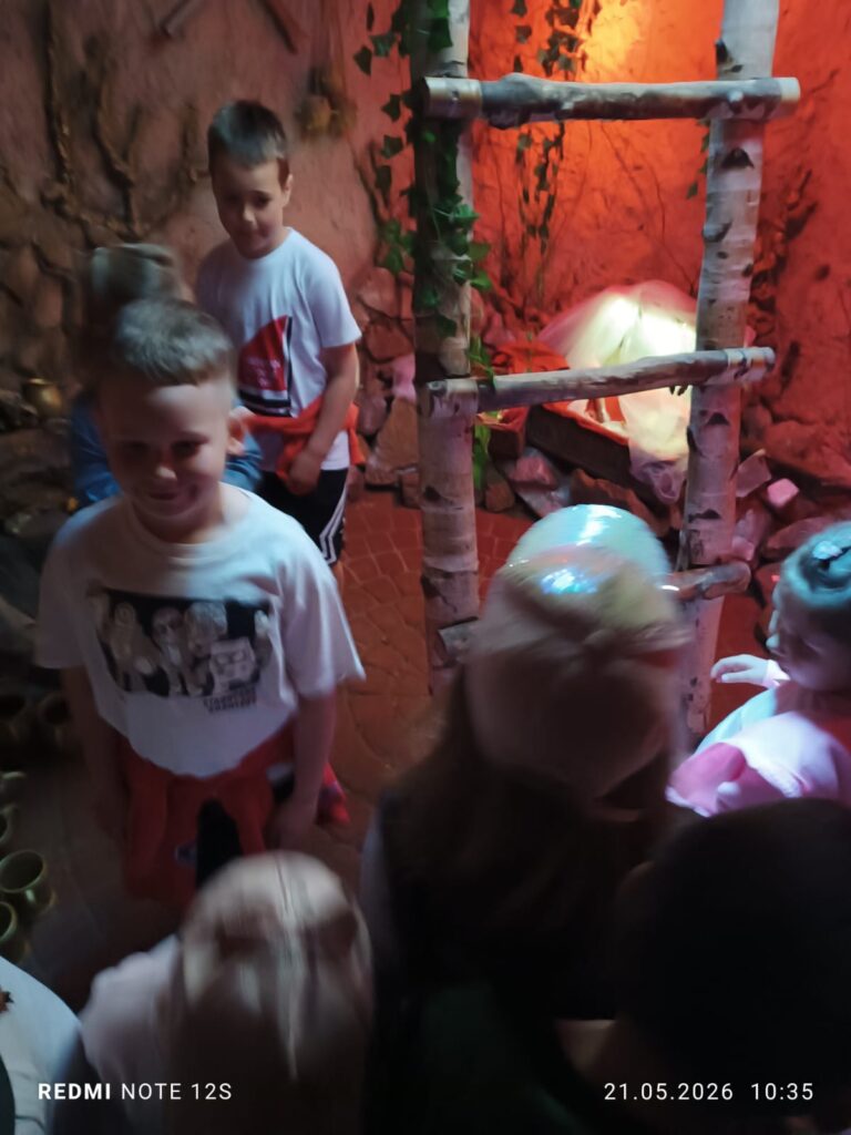 Wycieczka do Parku Rozrywki "Babyjagowo" w Hucie Szklanej - grupa "Motylki".