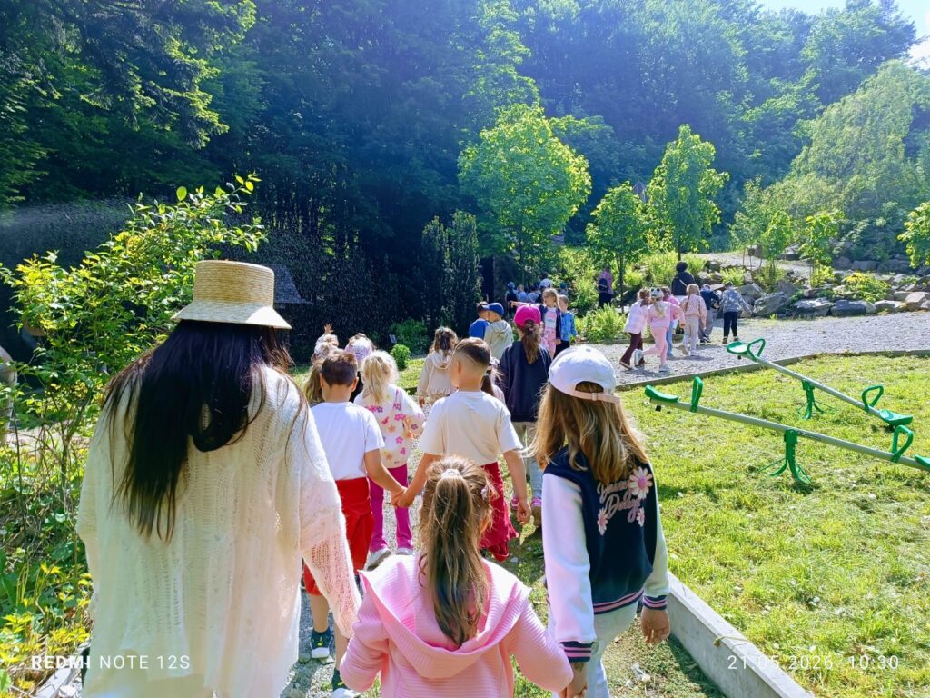 Wycieczka do Parku Rozrywki "Babyjagowo" w Hucie Szklanej - grupa "Motylki".