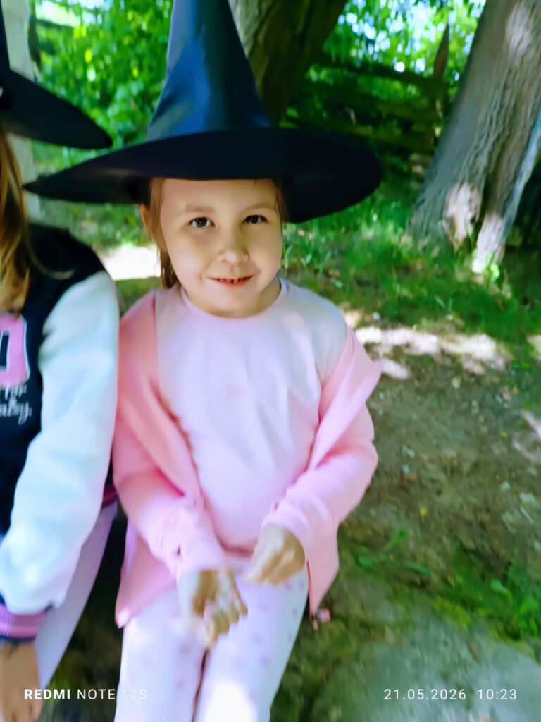 Wycieczka do Parku Rozrywki "Babyjagowo" w Hucie Szklanej - grupa "Motylki".