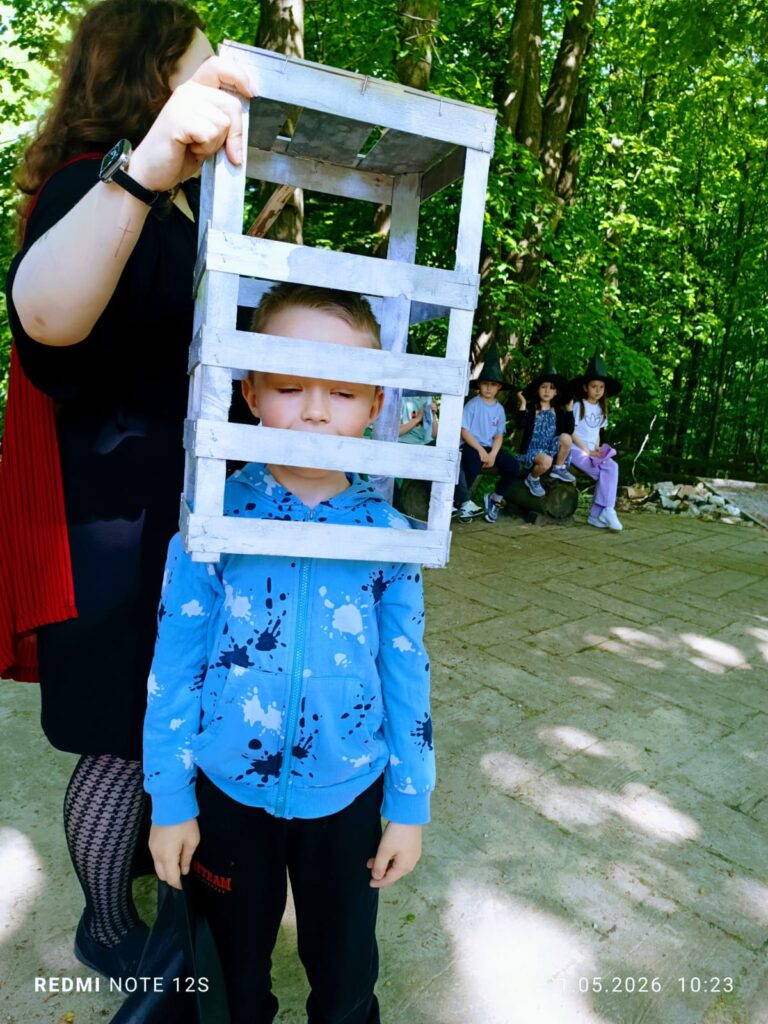Wycieczka do Parku Rozrywki "Babyjagowo" w Hucie Szklanej - grupa "Motylki".