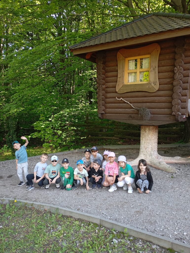 Wycieczka do Parku Rozrywki "Babojagowo" w Hucie Szklanej - grupa "Pszczółki".