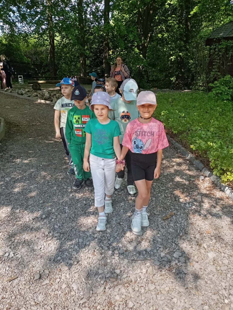 Wycieczka do Parku Rozrywki "Babojagowo" w Hucie Szklanej - grupa "Pszczółki".