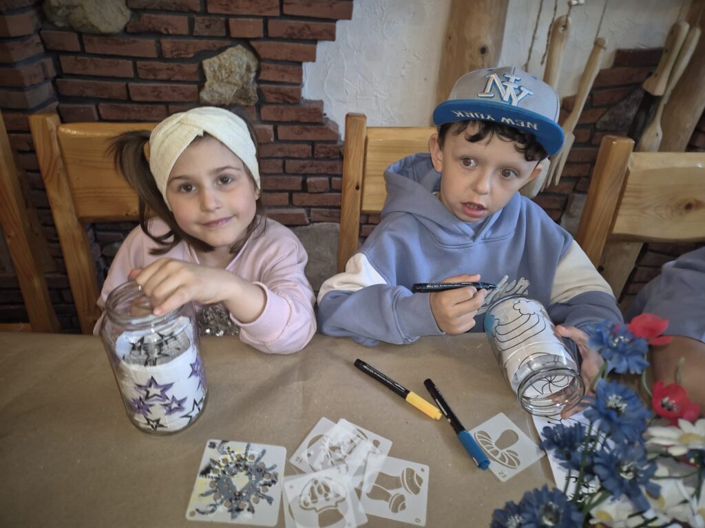 Wycieczka do Parku Rozrywki "Babojagowo" w Hucie Szklanej - grupa "Pszczółki".